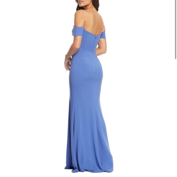 Off the shoulder gown - Picture 2 of 6